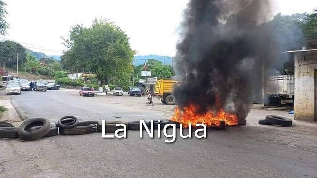 Bloqueos en límites de Veracruz y Oaxaca por detención de hijo de diputado.