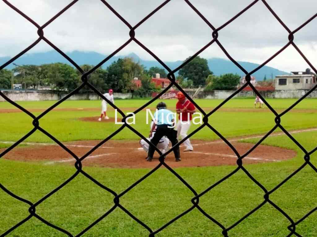 Atléticos del Carmen tendió en el terreno al Grupo Garrido, 11-10