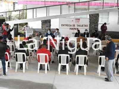 Entregan tarjetas INAPAM