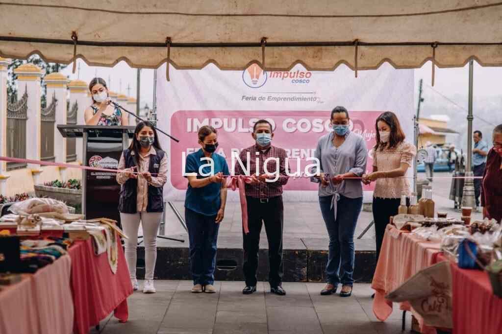 EXITOSA FERIA DE EMPRENDIMIENTO