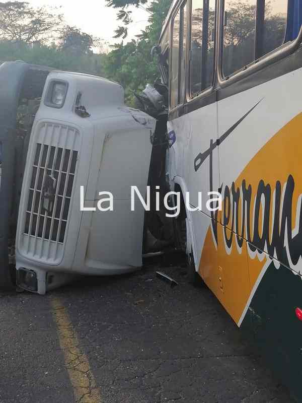 Pipa vs autobús: 2 muertos, 10 lesionados. 3 WhatsApp Image 2022 03 29 at 10.00.55 PM