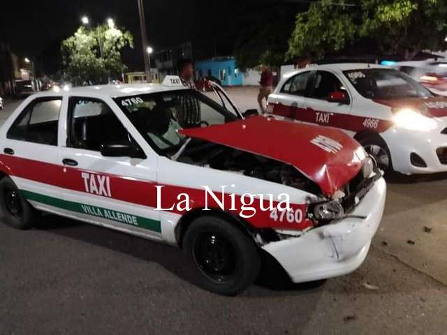 Patrulla de SSP choca contra un taxi y se da a la fuga.