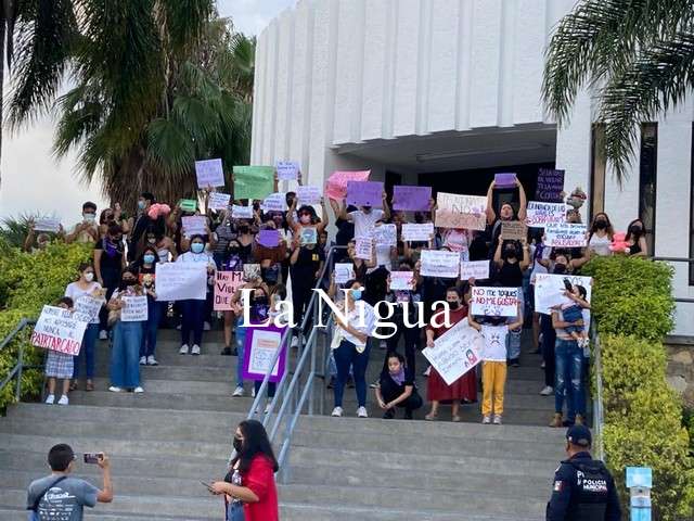 Con marcha exigen feministas justicia para menores víctimas de abuso sexual.