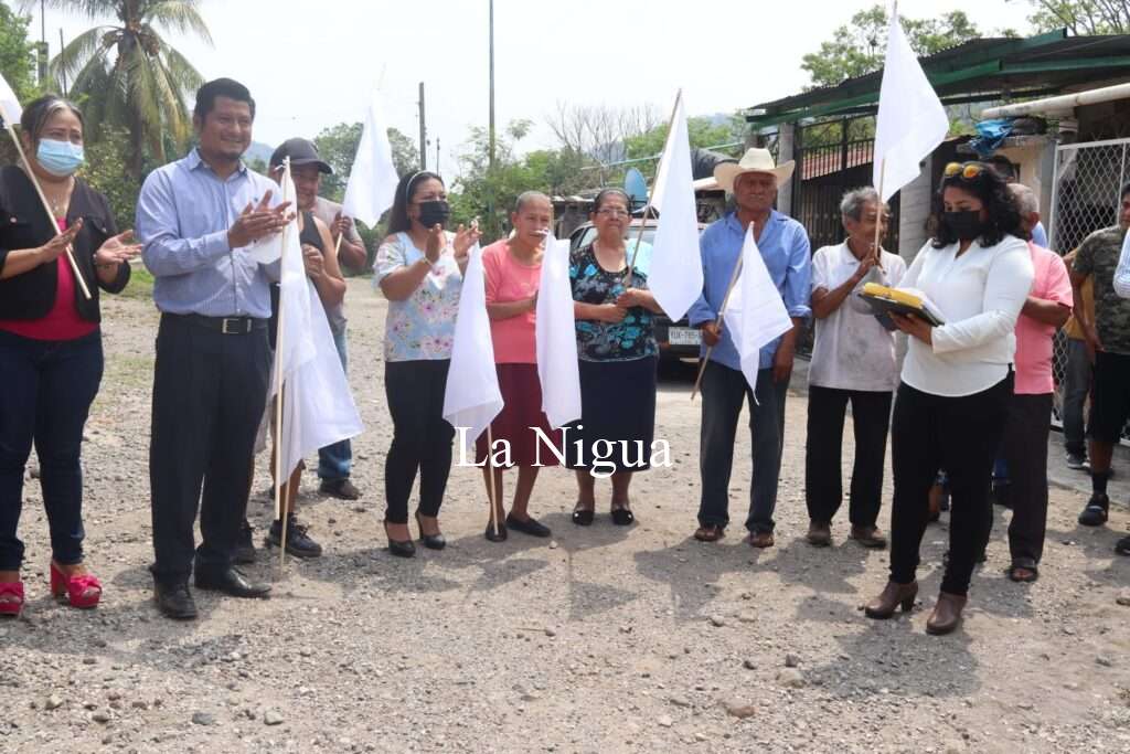 Alcalde de Atoyac da banderazo de arranque de obra en la cabecera municipal