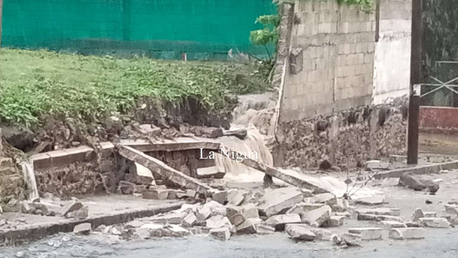 Fuerte tromba causa daños en Paso del Macho