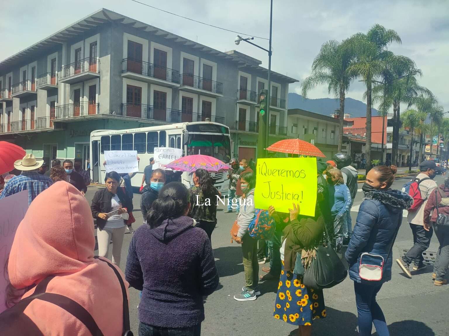 Bloquean autopista por mala decisión de fiscalía