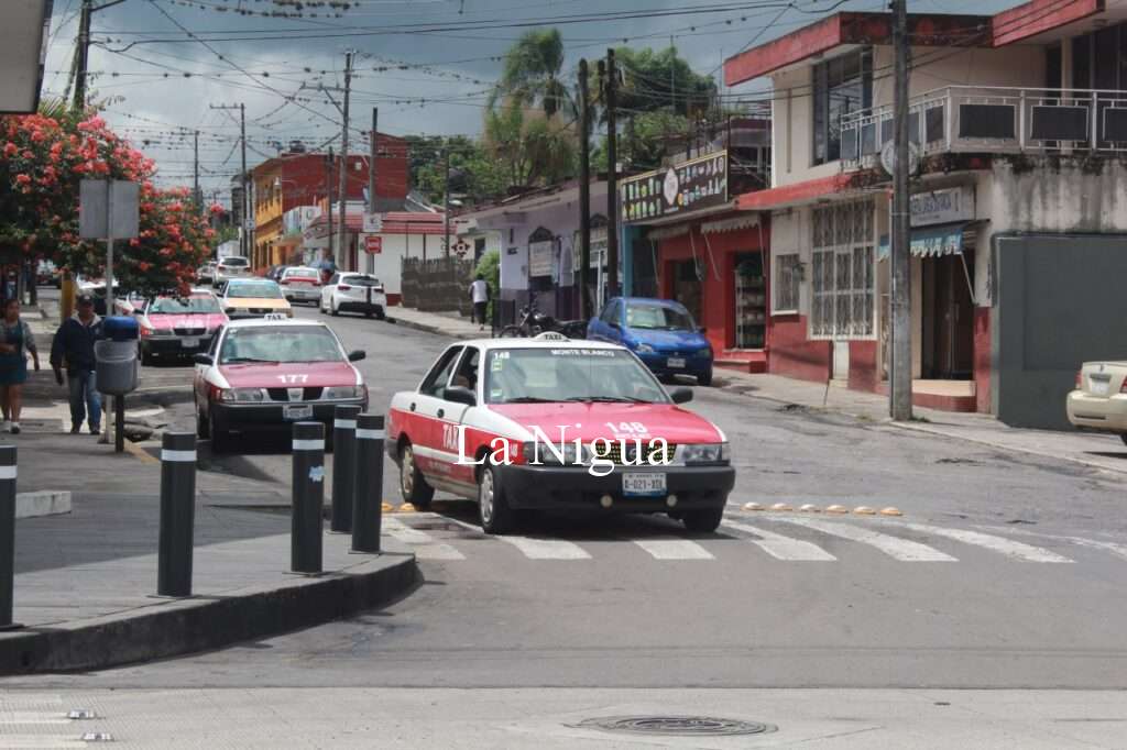 Reajusta Desarrollo Económico paradas de autobuses