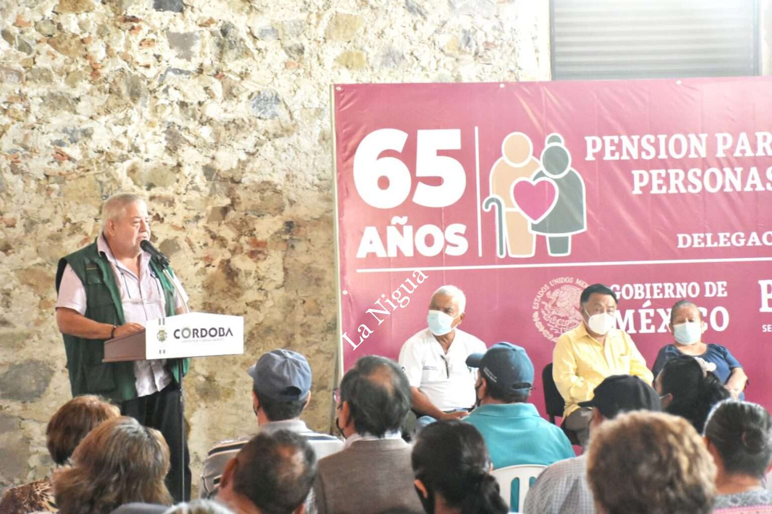 Acompaña Presidente a Delegado federal a entrega de tarjetas del Bienestar