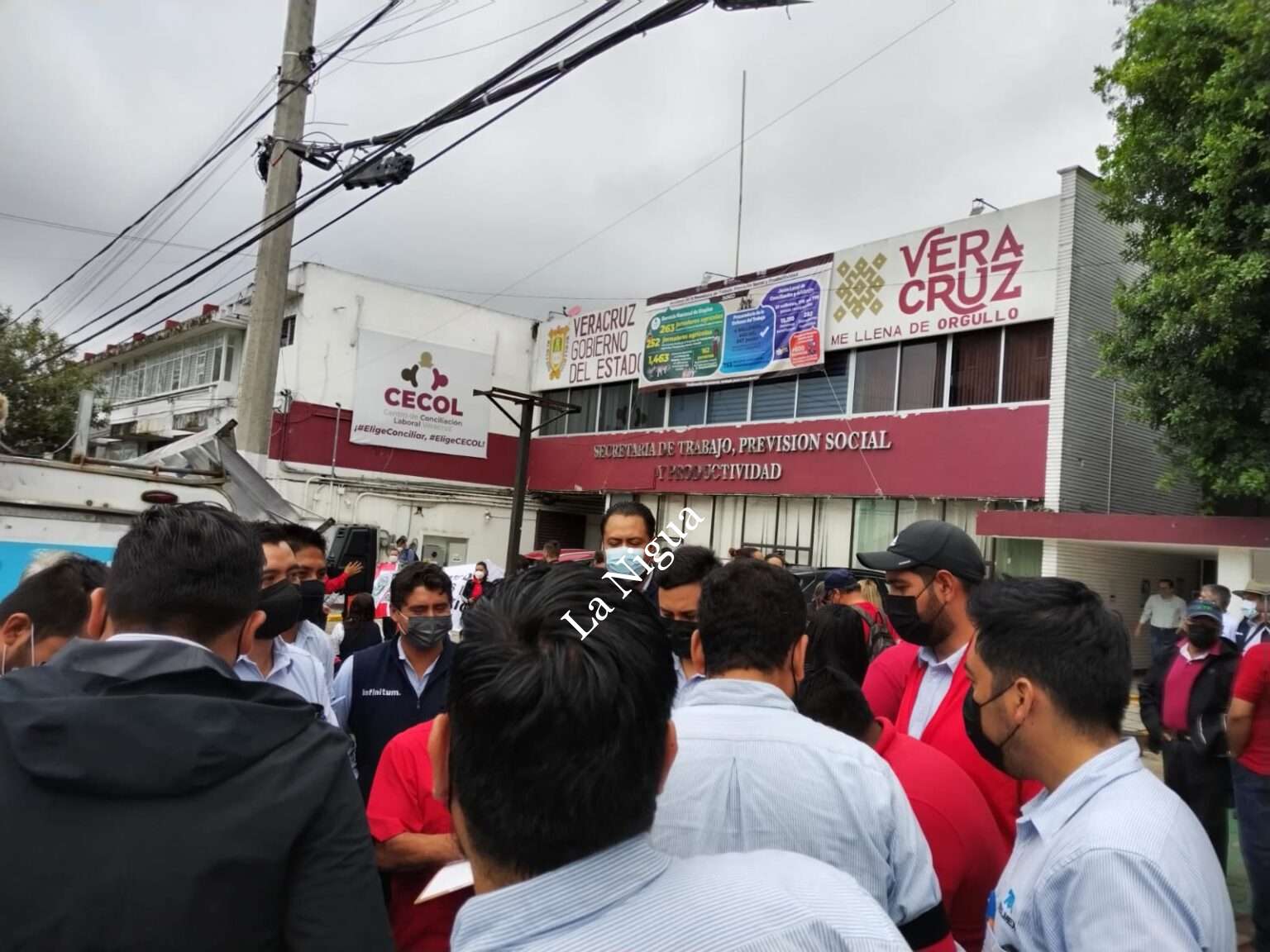 En Xalapa también se manifiestan integrantes del sindicato de telefonistas
