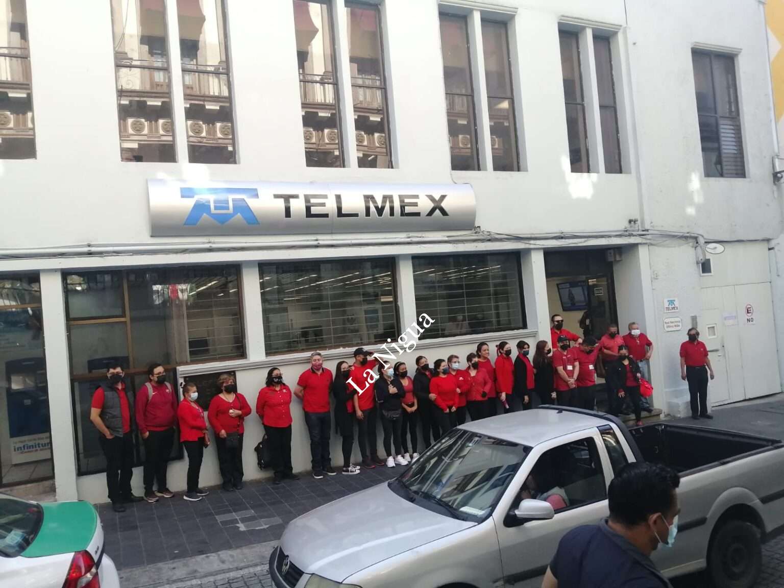 Paro de brazos caídos en Telmex Xalapa
