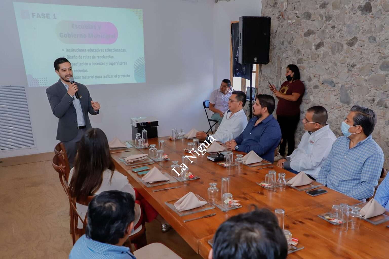 Presenta Regiduría décima de Córdoba “Mi Escuela está Echando la Mano” a supervisores escolares