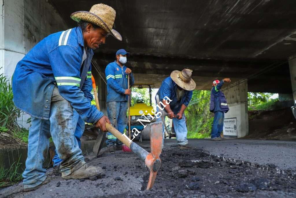 Atiende Jefatura de Caminos Municipales 14 kilómetros lineales en reparación de baches