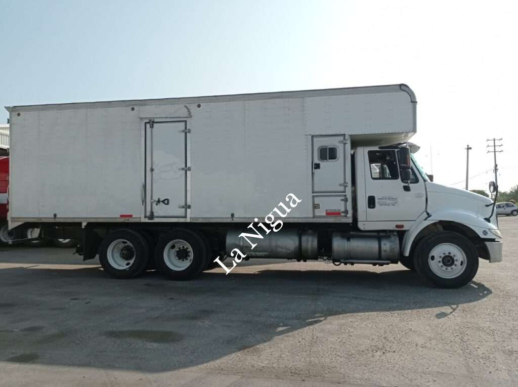 Roban tracto camión