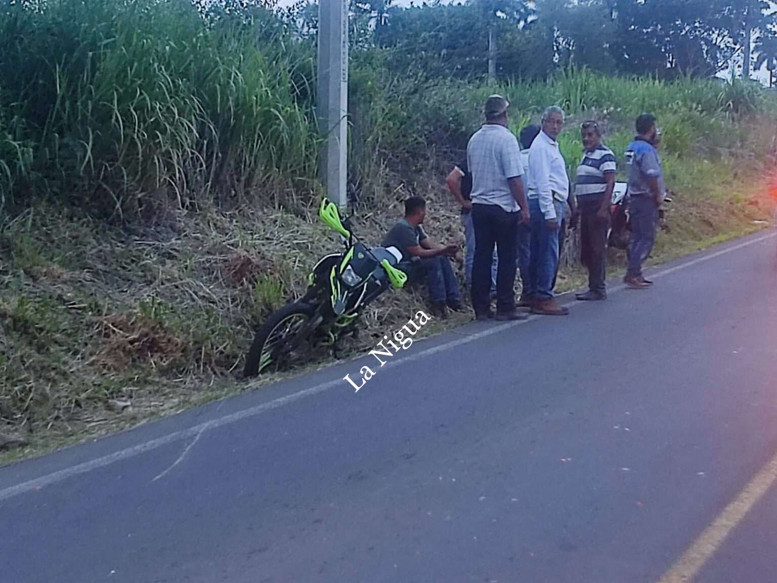 Borracho se estrella contra vocho