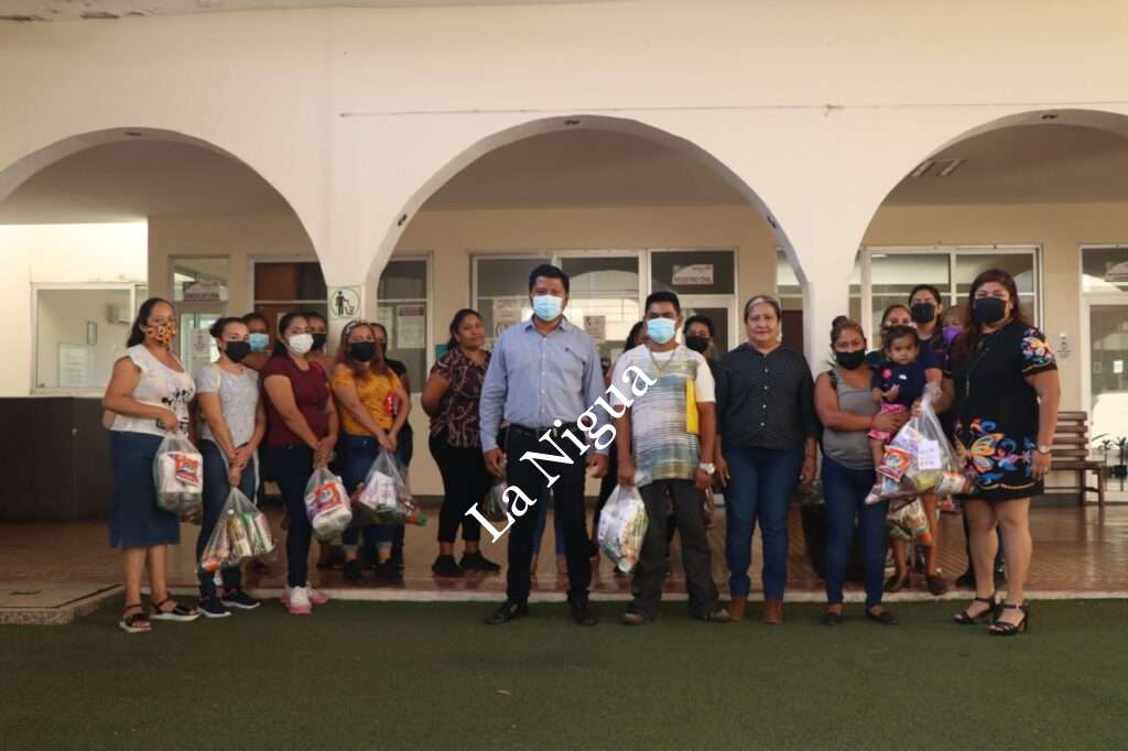 AYUNTAMIENTO DE ATOYAC ENTREGA APOYOS A MADRES SOLTERAS