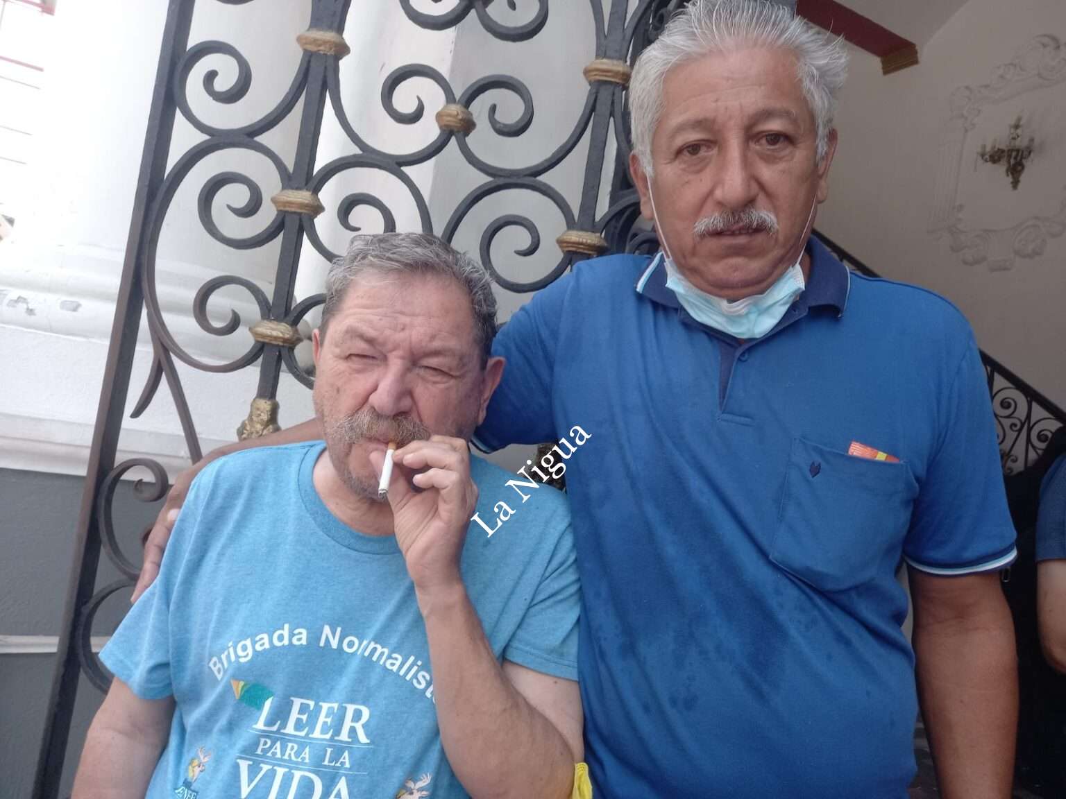 Entrega manuscritos del Plan de San Ricardo, Lupe Cebada a Taibo