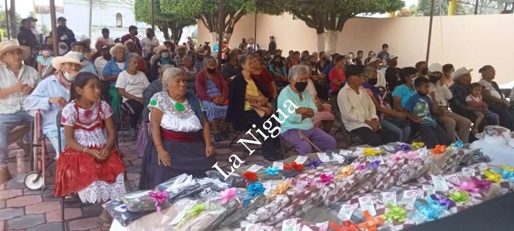 EN IXHUATLANCILLO CELEBRAN A LOS ADULTOS MAYORES