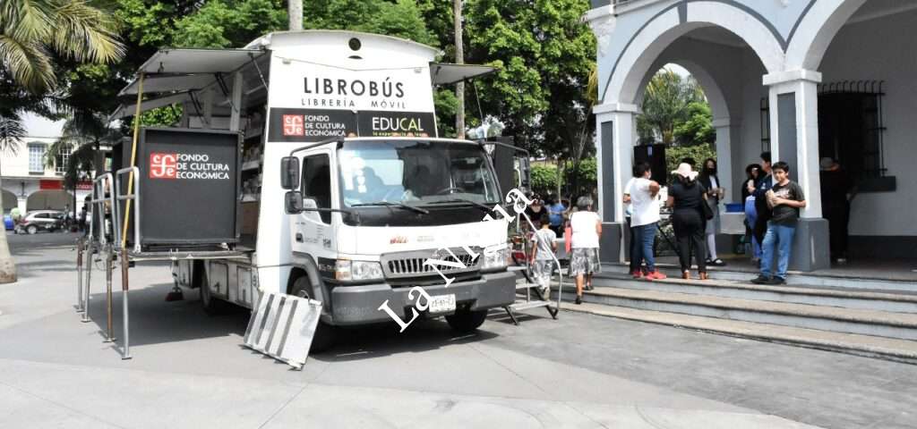Invitan a población a disfrutar del LibroBus