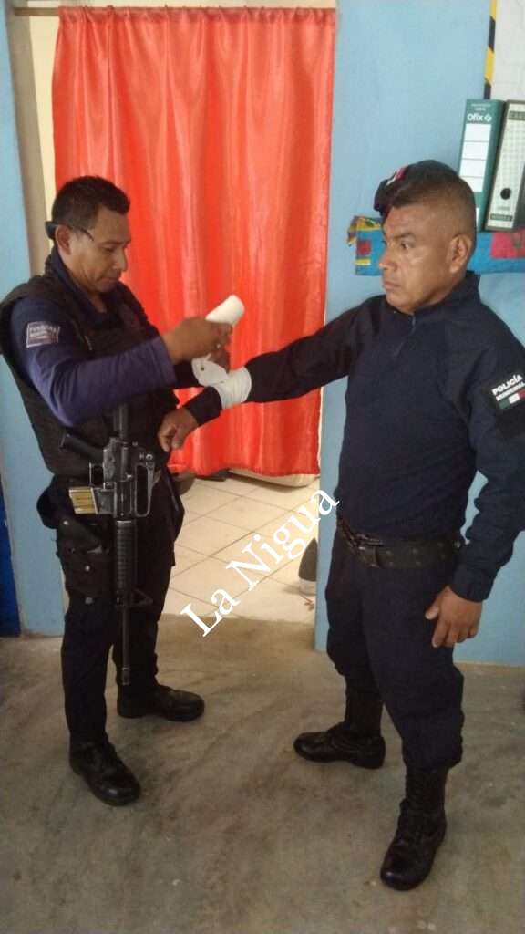 Capacitan socorristas de Protección Civil de Atoyac a empleados municipales en temas de emergencias