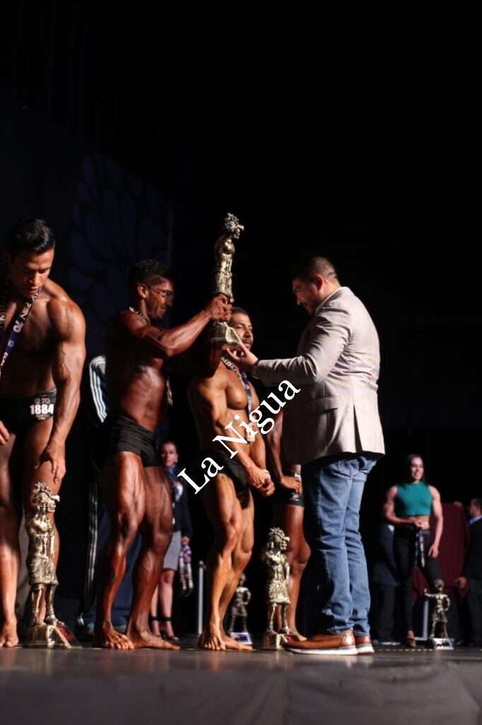 Zenyazen recibió dos reconocimientos de la FMFF en el marco del Clásico Mr. México 2022