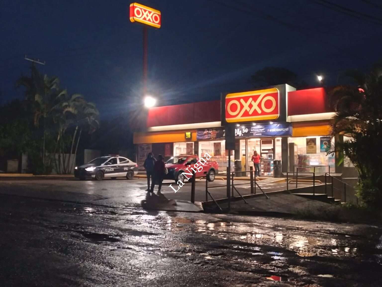 Sujetos armados asaltan Oxxo en Fortín
