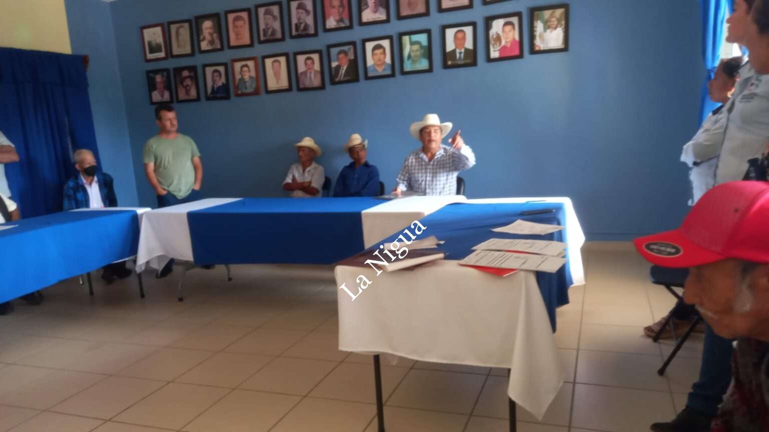 Se reúnen productores de café integrantes de la Unión de Cancilleros de Jamapa para dirimir controversias en torno al edificio de “La Compra”