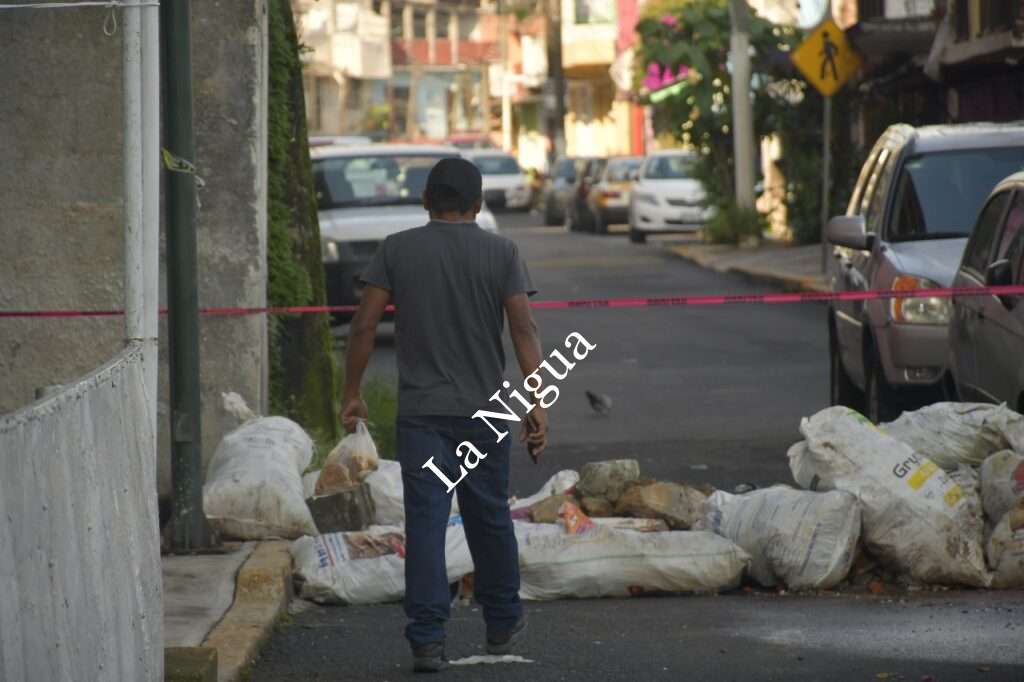 Por alto riesgo, exhorta Obra Pública no utilizar como paso peatonal Ex vía del Huatusquito