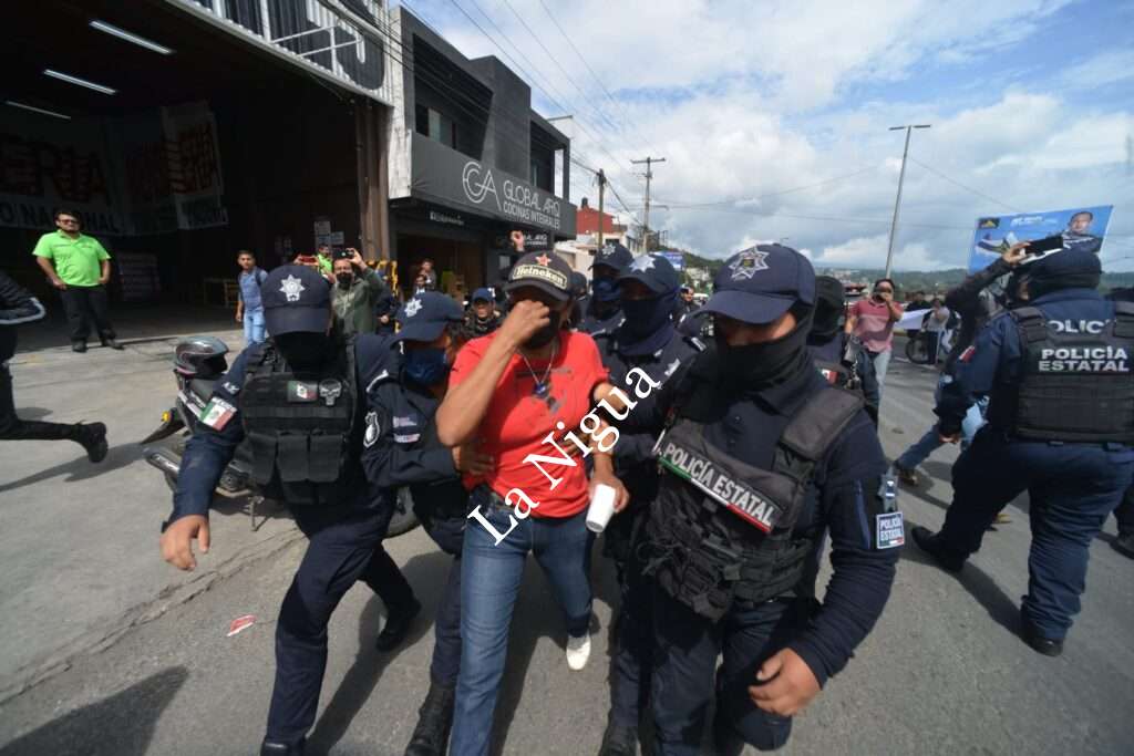Desalojan a manifestantes del  boluverd Xalapa-Banderilla