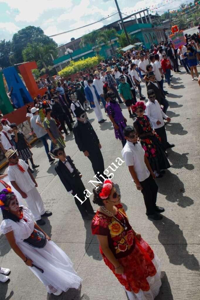 Participan Tebaev y telesecundaria en exhibición de ofrendas de Día de Muertos