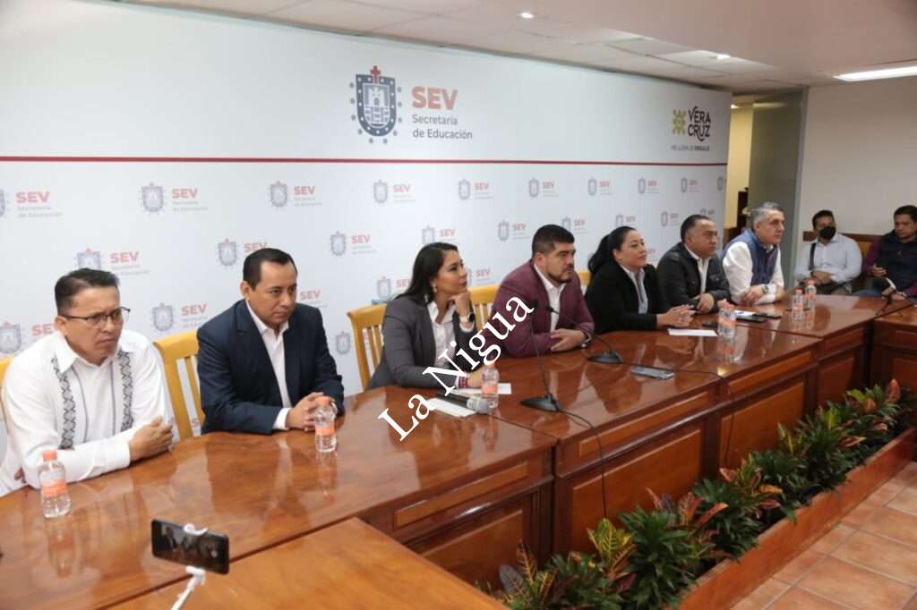 Zenyazen Escobar afirma que las puertas de la SEV están abiertas para atender a todos los maestros