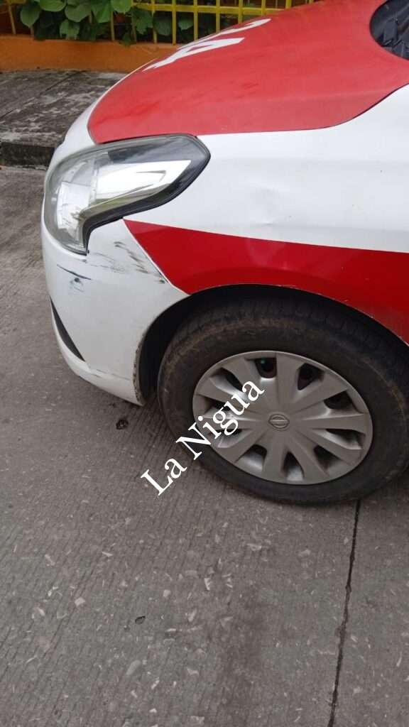 Chocan vehículo estacionado