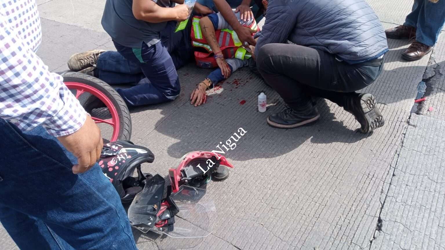 Camioneta impacta a rescatista