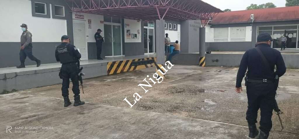 Baleado ingresa al hospital Dr. Pedro Coronel de Las Choapas