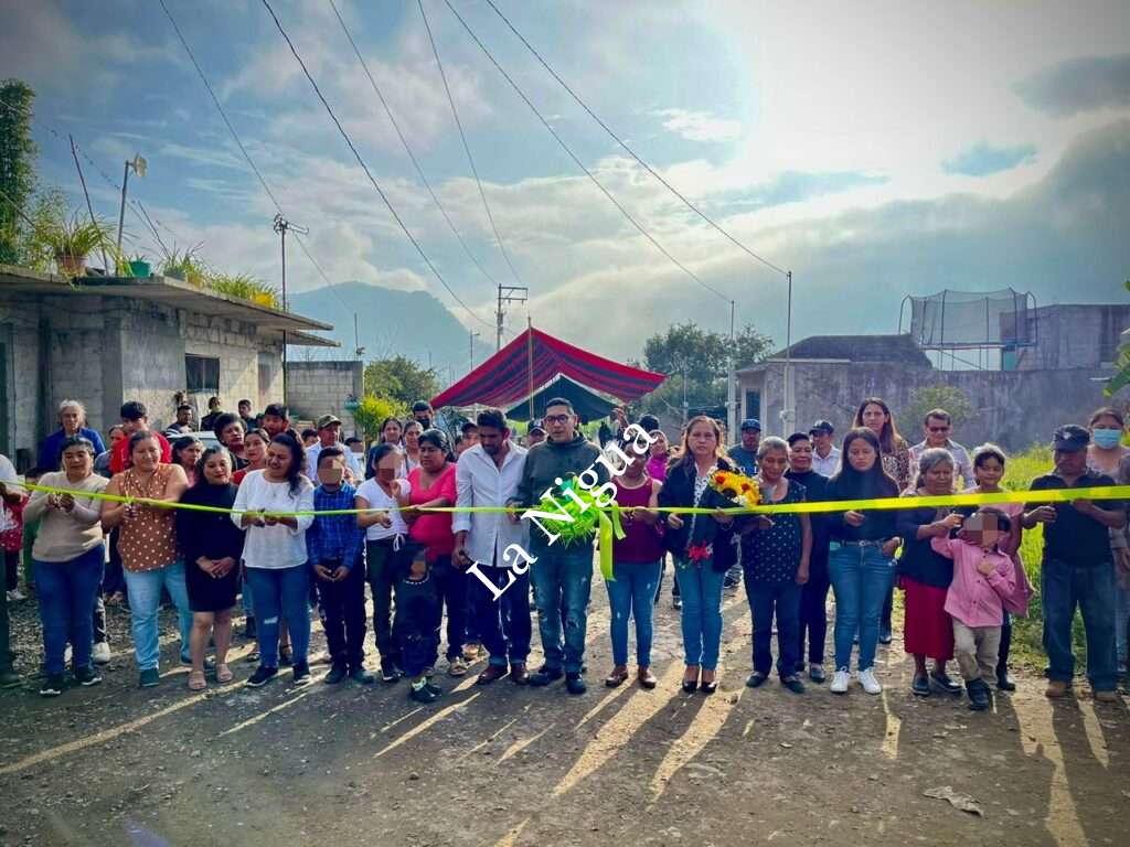Inauguran ampliación de la red de electrificación de la colonia Antorchista en Chocamán