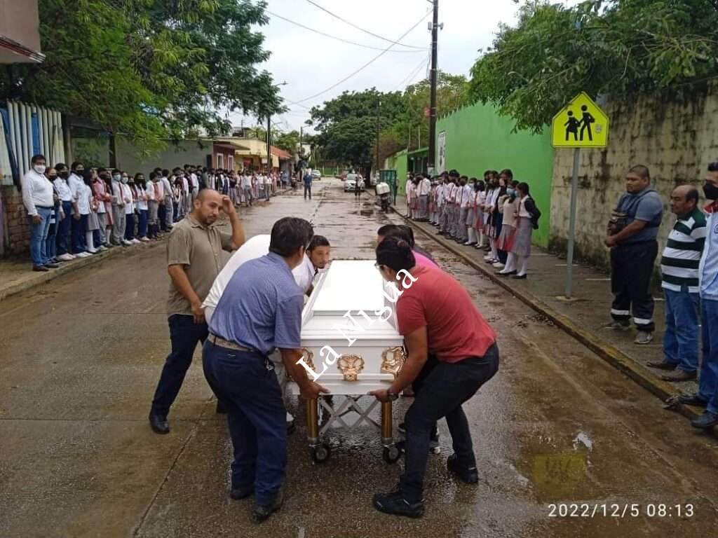 Despiden a Yessenia, estudiante de secundaria que fue asesinada en Coatzacoalcos