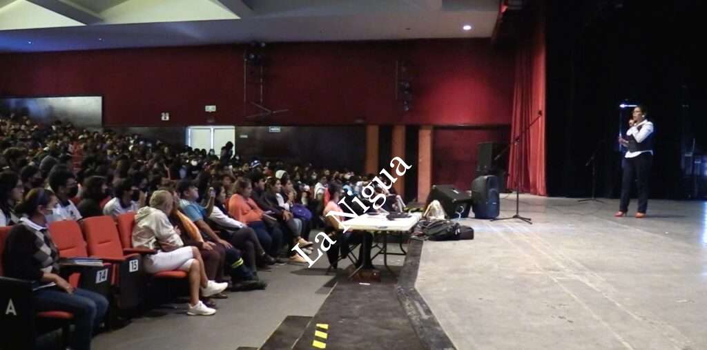 Imparte Instituto Municipal de Mujeres de Córdoba conferencia “Violencia en el Noviazgo”