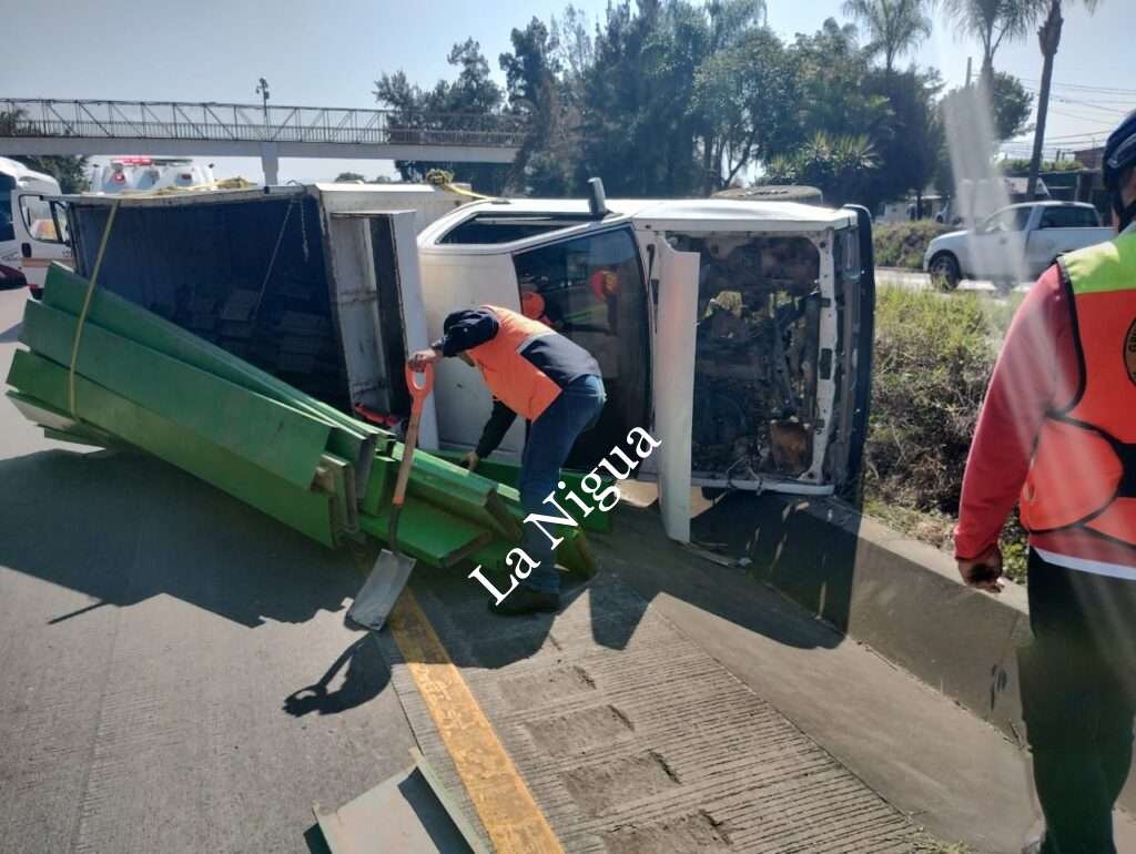 Vuelca camioneta en en la autopista Córdoba – Veracruz
