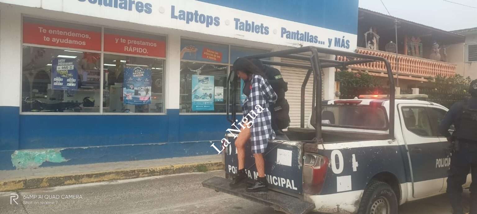 Ahijadas del síndico de Las Choapas meten a la cárcel a inocente mujer que iba con sus dos menores hijas