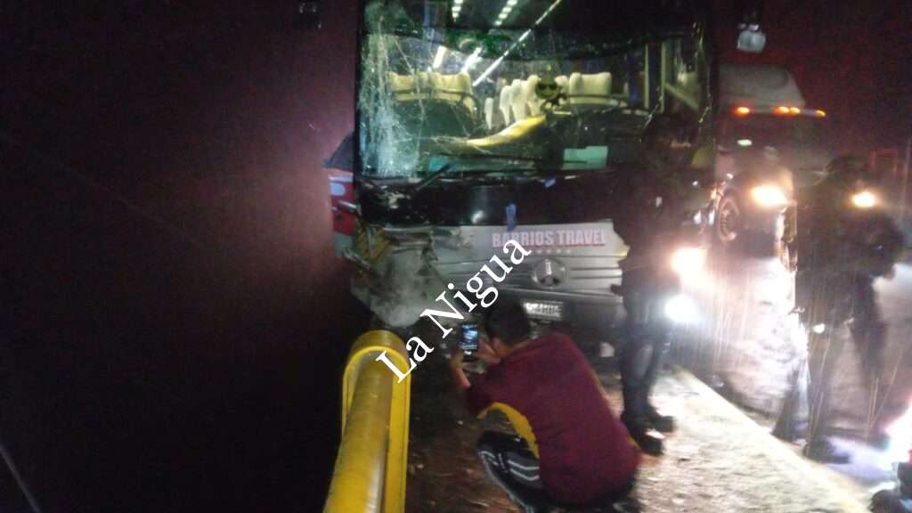 Tremendo susto, casi cae un autobús del “Metlac”.