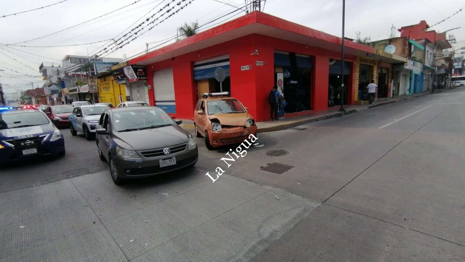 Choque deja una persona lesionada y daños materiales