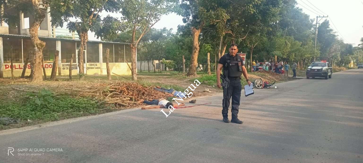 Dos lesionados de gravedad en accidente de motocicleta en Las Choapas
