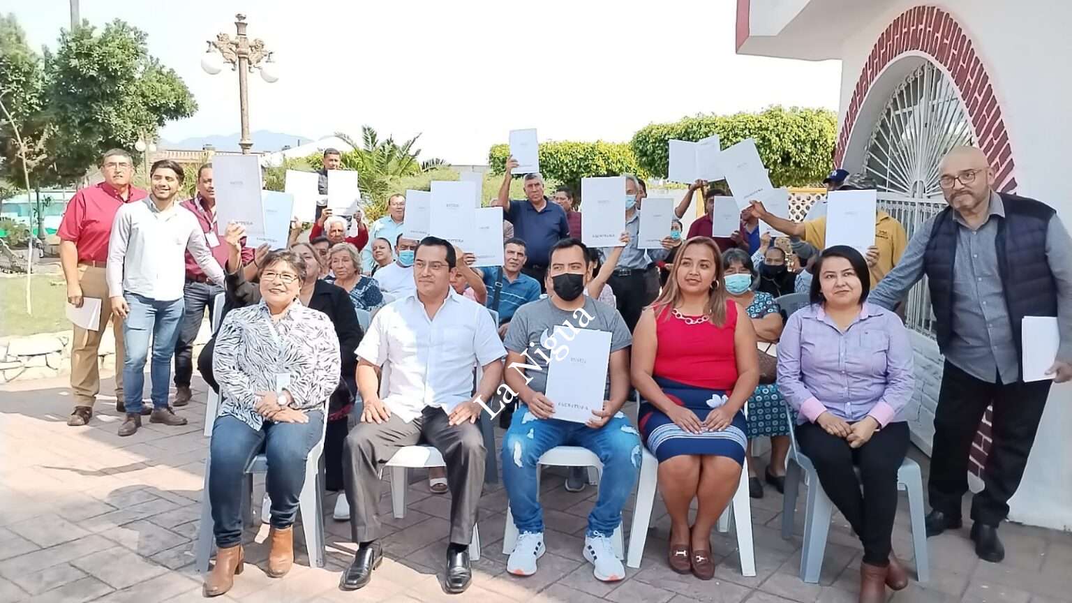 Dan certeza jurídica a 35 familias, INSUS y Ayuntamiento
