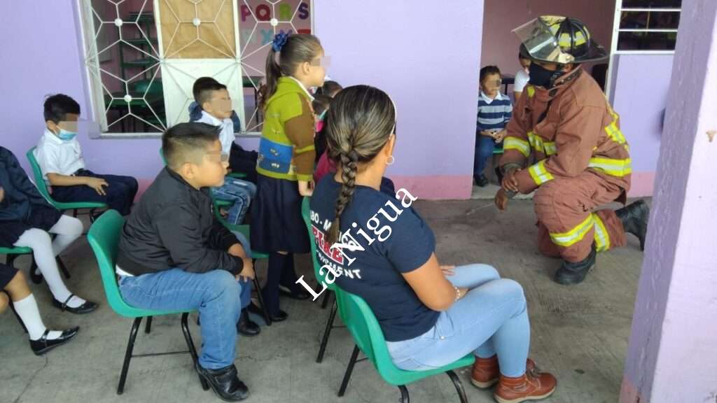 Dan autoridades de Atoyac “charlas seguras” a niños y niñas
