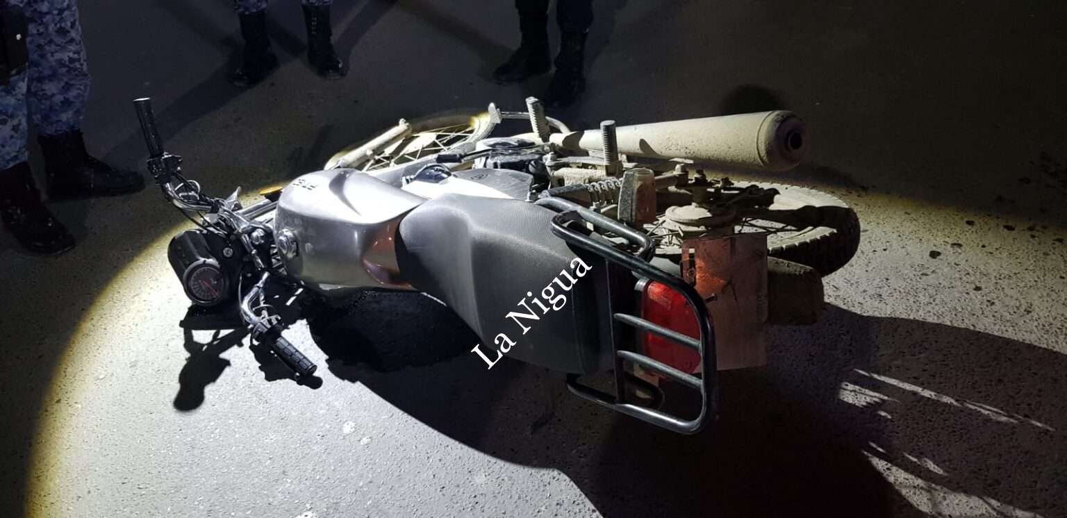 MOTOCICLISTA Y AUTOMÓVIL CHOCAN EN EL BULEVAR CENTRAL