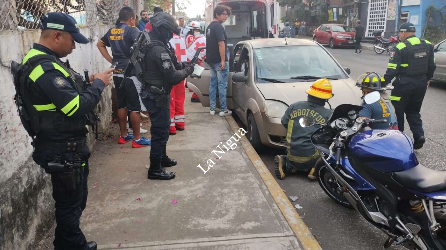 Una lesionada en choque entre Fiesta y camioneta