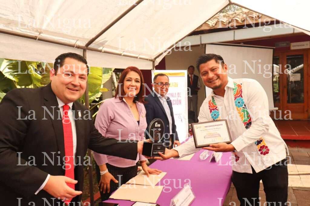 Recibe Ayuntamiento de Atoyac premio de tercer lugar estatal en concurso de Transparencia del IVAI