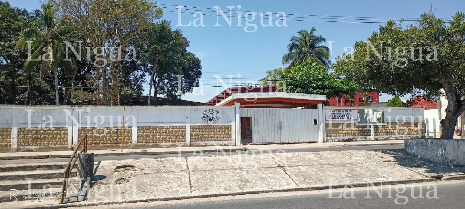 Se pierde iPhone 14 en secundaria de Las Choapas y aparece en casa de prefecta.