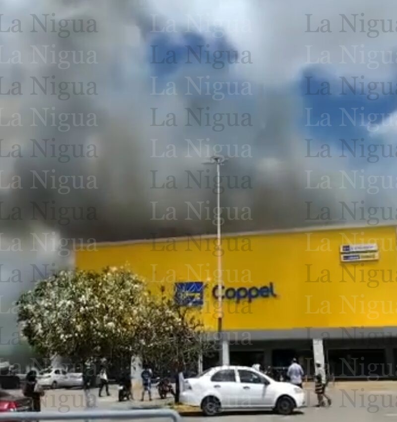 Se incendia tienda Coppel en Cancún