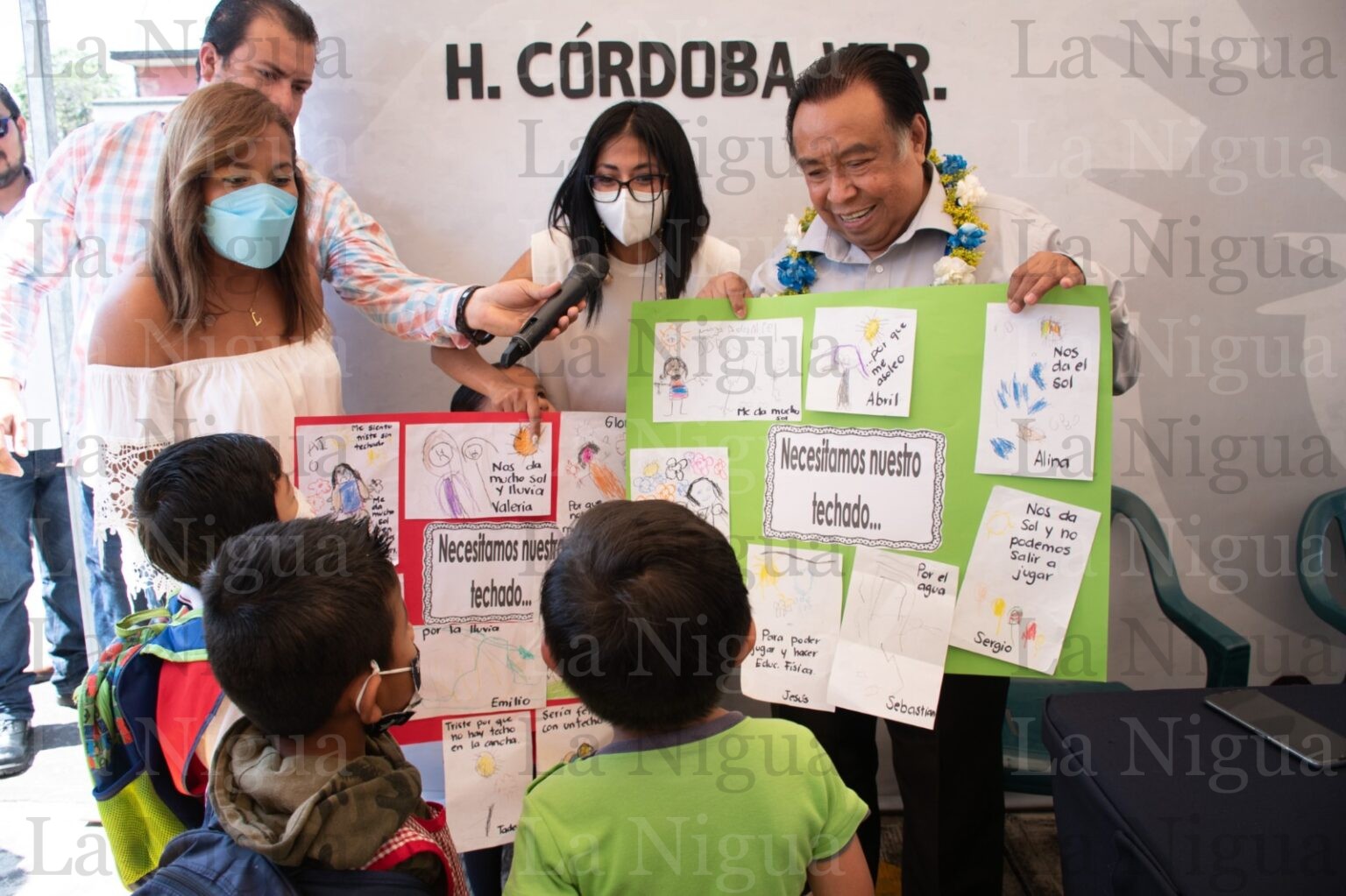 Atiende Alcalde Juan Martínez a vecinos de La Esmeralda