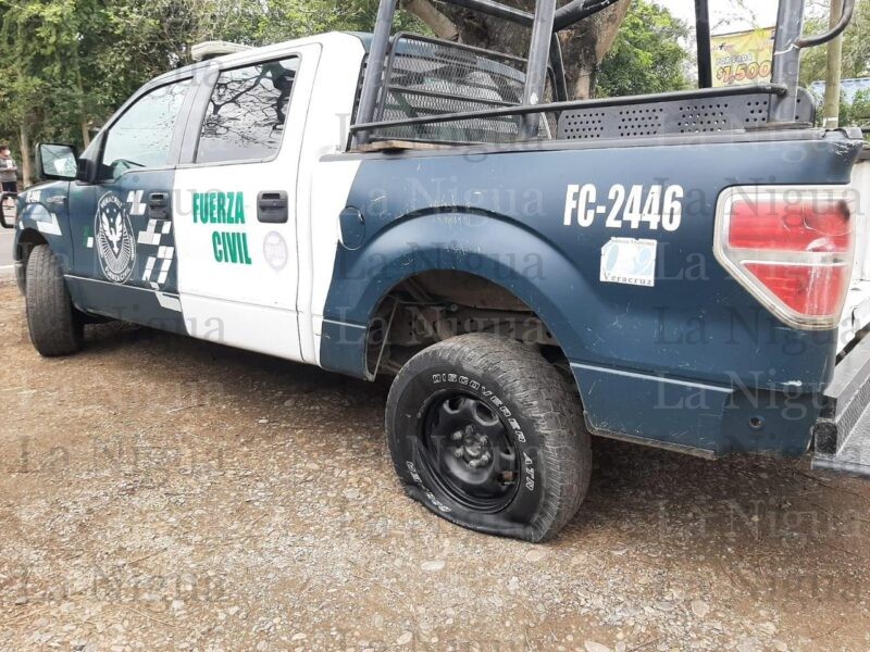 Campesinos ponchan llantas a patrulla de la Fuerza Civil en Tantoyuca